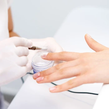 Process of applying acrylic powder on the nails